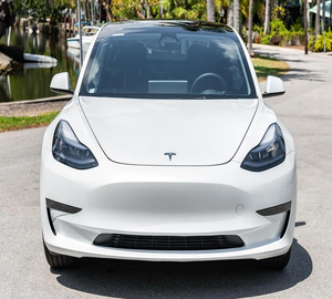 Tesla Model 3 Coupé Turbo d'occasion 2023, cuir, transmission intégrale, faible kilométrage, boîte automatique, conduite à gauche, essence, état impeccable - Product Image 1