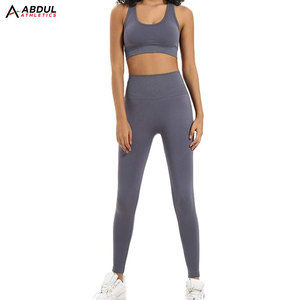 Ensemble de yoga de haute qualité avec tissu doux et design respirant pour l'entraînement et le sport, offrant une coupe flexible et une utilisation durable. - Product Image 1