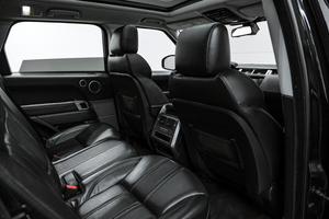 SUV de luxe d'occasion 2024, style britannique, turbo, conduite à gauche, boîte automatique, sièges en cuir foncé, pneus R18, bon état - Product Image 2