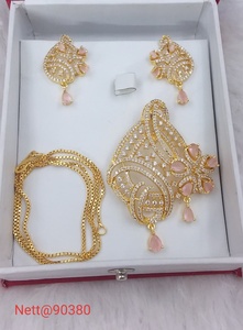 Magnifique collier AD et boucles d'oreilles combinés pour femmes conçus pour les fonctions de mariage et les fêtes traditionnelles - Product Image 3