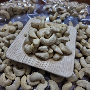 Africa Natural White <b>Cashew</b> <b>Nuts</b> W320 Organic Fresh 100% Natural Processed & Peeled for Snack and Food Industry Use - Product Image 6