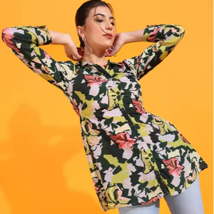 Vestido túnica de poliéster con estampado floral verde para mujer, con mangas largas y cuello camisero, diseñado para un uso cómodo y recto. - Product Image 1