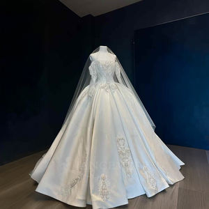 Vestido de Novia Moderno NT101 con Cuello Barco, Satén Brillante, Cristales, Cola de Capilla y Flores de Encaje para Mujer - Product Image 3