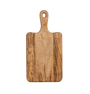 Planches à découper artisanales en bois de forme ronde durables durables et personnalisables pour tous vos besoins de cuisine - Product Image 6