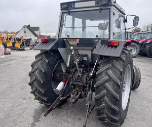 รถแทรกเตอร์ฟาร์มขนาดใหญ่ยอดนิยม Massey Ferguson 390 กำลัง 90 แรงม้า ขับเคลื่อน 4 ล้อ พร้อมห้องโดยสารแบบปิด รถแทรกเตอร์อเนกประสงค์ทางการเกษตร - Product Image 4