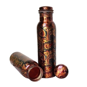 Bouteille d'eau indienne élégante faite à la main en métal pur cuivre avec couvercle, ustensiles de cuisine de luxe pour boissons, nouveau design - Product Image 1