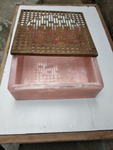 Boîte décorative vintage en résine et laiton-pour le rangement et la décoration-Vaisselle vintage pour la maison-par Unique Craft India - Product Image 2