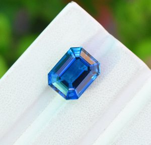 10.84 Ct London Blue Topaz Octogone Intense Deep Blue Topaz 14X11X7mm Pierre précieuse en vrac créée en laboratoire pour la fabrication de bijoux - Product Image 1