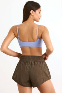 Mini pantalones cortos elásticos para mujer Espresso personalizados de alta demanda, pantalones cortos de entrenamiento transpirables y de ajuste relajado Súper suaves y cómodos para mujer - Product Image 5