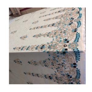 Tissu en maille de dentelle perlée délicate de fabrication indienne avec des détails complexes pour des robes élégantes disponibles au prix d'exportation - Product Image 3