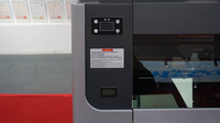 Imprimante jet d'encre UV rouleau à rouleau de 2,1 m avec deux têtes d'impression pour l'impression de vinyle flexible, d'affiches, de revêtement de véhicule et de film PP