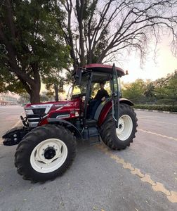 2023 Mahindra Novo รถแทรคเตอร์755ล้อพร้อม4WD 74hp กระท่อม AC อายุการใช้งานยาวนาน4X4เครื่องยนต์ & 180hp 160hp เกียร์75hp กำลังไฟที่ได้รับการจัดอันดับ - Product Image 4