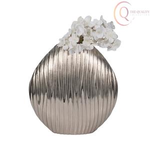 Vase à fleurs de table en métal de luxe avec un aspect haut de gamme, conçu pour les maisons élégantes et les espaces de travail stylés - Product Image 4