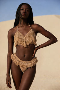 Conjunto <span class=keywords><strong>de</strong></span> Bikini Brasileño <span class=keywords><strong>de</strong></span> Crochet Hecho a Mano, 2 Piezas, Top Halter con Borlas, Escote Profundo en V, Braguita Cheeky, Traje <span class=keywords><strong>de</strong></span> Baño Elástico Ecológico, Envío Inmediato - Product Image 1