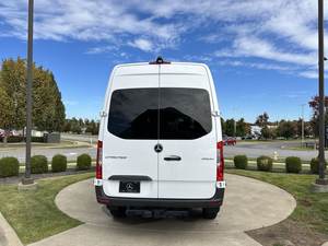 Furgoneta de Pasajeros Mercedes-Benz Sprinter 2500 144 AWD Usada de 2023, Limpia y en Perfectas Condiciones - Product Image 2