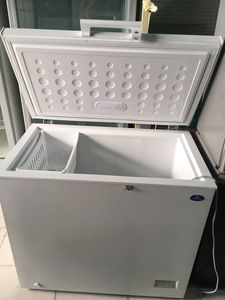 Congelador Solar Eléctrico de 108L con Batería de Respaldo para Uso Doméstico y Comercial en EE. UU. - Product Image 6