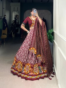 ผ้าพิมพ์ลายผ้าไหม ikkat พร้อมฟอยล์และกระจก Gamthi Work lehenga choli ผู้ผลิตจากอินเดีย - Product Image 3