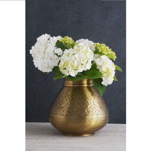 Design idéal pour la décoration intérieure Vase et vase à fleurs en or Fait à la main Personnalisé Meilleur décor d'intérieur et design fait à la main - Product Image 2