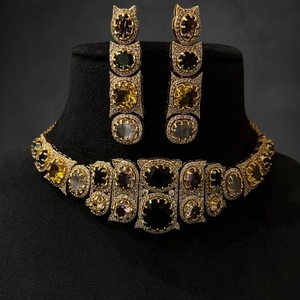 Conjunto de collar con aspecto de piedras chapadas en oro de la mejor calidad de diseñador con función de pendientes colección de ropa de fiesta de boda para mujer - Product Image 1