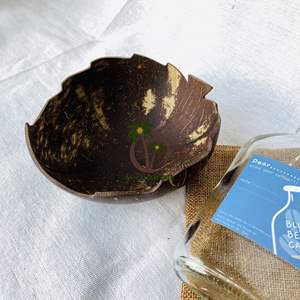 Assiettes en coquille de noix de coco écologiques conçues sur mesure pour salade et collation, forme unique et personnalisation possible - Product Image 3