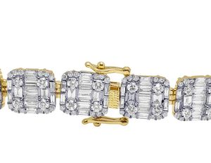Bracelet exclusif en or jaune 10 carats avec diamants ronds et baguettes au look glacé parfait pour une collection de luxe - Product Image 3