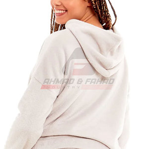 Conjunto corto de sudaderas con capucha transpirables de color personalizado para mujer, ropa de calle de diseño personalizado, conjunto corto de sudaderas con capucha de gran tamaño para mujer - Product Image 6