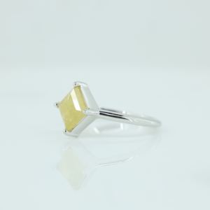 Anillo de Compromiso Solitario de Moda para Mujer con Diamante Natural de Corte Rústico en Forma de Rombo Amarillo en Oro Blanco de 14K - Product Image 2