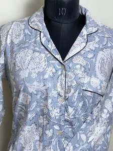 เสื้อเชิ้ตแขนยาวพิมพ์ลายดอกไม้สีเทาสำหรับผู้หญิงเสื้อพิมพ์ลายดอกไม้ - Product Image 3