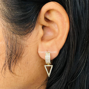 14K oro sólido diamante natural triángulo gota aro pendiente joyería fina. - Product Image 1