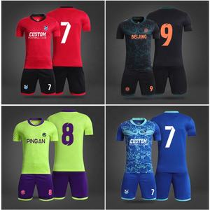 Tenues de football personnalisées pour clubs sportifs, kits de football originaux à prix abordable, uniformes de football jaunes et bleus par sublimation, maillots de football - Product Image 2