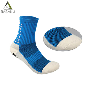 Calcetines deportivos de fútbol unisex al por mayor, calcetines deportivos de colores personalizados, calcetines de fútbol fabricados en Pakistán - Product Image 3