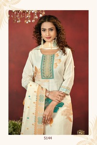 Recién llegado Jacquard de algodón Jacquard con trabajo manual Kurti Pant y Dupatta Fabricante y proveedor de India a la tarifa más baja - Product Image 5