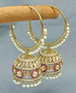 Pendientes Mehandi Hoop Zhumki Bali SKU-2189 E-1, Joyería Clásica para Bodas con Forma de Flor, Imitación de Rubí y Perla, Hechos de Latón - Product Image 1