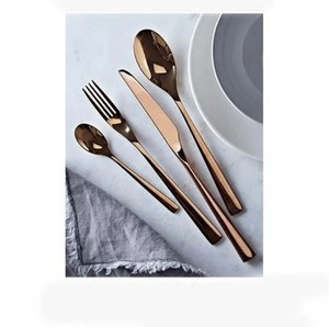 Ensemble de couverts en acier finition or élégante pour des dîners raffinés, la maison, les hôtels, les fêtes et la mise en place de tables de mariage, provenant d'Inde - Product Image 3
