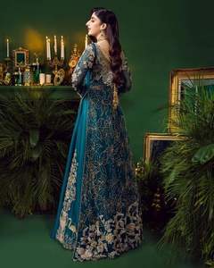 Superbe broderie sur Kurta & Lehenga Choli en soie 2024 nuptiale au sol ornée de perles de verre en cristal et de travaux Dabka - Product Image 2