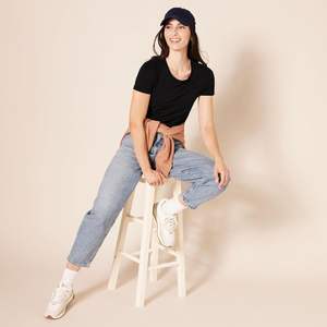 Camiseta Informal de Algodón para Mujer Essentials, Cuello en V, Media Manga, Suave, Elástica, Ajuste Regular, Ecológica, Secado Rápido, Transpirable para Uso Diario - Product Image 4