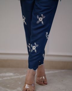 ชุดพิมพ์ลาย Rayon kurta ดีไซน์เนอร์ชุดแต่งงานอินเดียสำหรับผู้หญิงพร้อมชุดเดรสตาข่ายแฟนซีสำหรับทุกโอกาส - Product Image 3