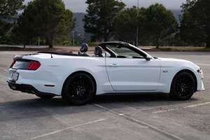 FORD MUSTANG GT CONVERTIBLE 2022 USADO, VOLANTE A LA IZQUIERDA/DERECHA - Product Image 2