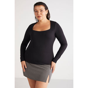 ETHIQUET Aadabb Blus Wanita Ukuran Besar Slim Fit Slim Cut Body-Hugging Kerah Kotak Lengan Panjang Ukuran Besar - Product Image 1