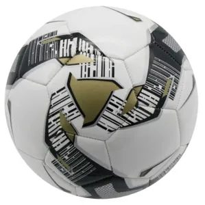 Pelota de Rugby de equipo indio, 4 paneles cosidos a máquina, Bola de equipo de Rugby Super Grip/hecha a mano o cosida a mano - Product Image 1