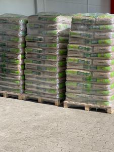 Briquettes de bois haute efficacité de 6 mm et 8 mm en bois dur mélangé pour l'exportation en vrac - Product Image 2