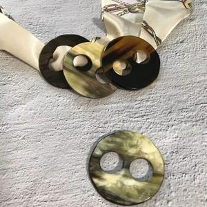 Anillo para Bufanda de Cuerno de Búfalo con Pulido Suave que Agrega Elegancia Suave y Sujeción Segura a Cualquier Bufanda de Alta Calidad - Product Image 3