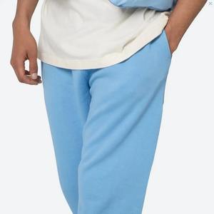 Pantalones de hombre rectos con rayas curvas, pantalones deportivos de forro polar con parte inferior acampanada, pantalones deportivos apilados con bolsillos laterales y bordado personalizado - Product Image 6