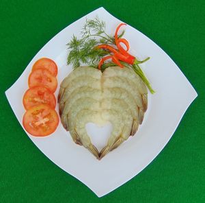 Crevettes Vannamei à prix compétitif fraîchement congelées sans tête déveinées directement du Vietnam dans un emballage en sac - Product Image 1