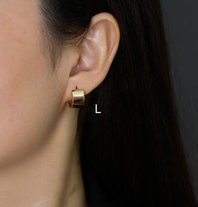 Pendientes de aro Huggie de plata de ley 925, aros anchos llamativos y delicados chapados en oro impermeables para bodas, fiestas, estilo clásico - Product Image 5