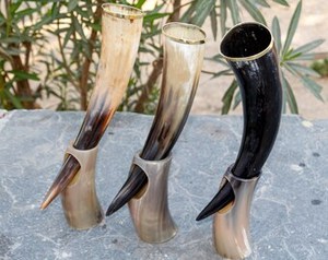 Ensemble à boire en corne fabriqué à la main avec support en fer Style Viking chope à bière corne de vache naturelle décor médiéval sans danger pour les aliments cadeau Unique - Product Image 5