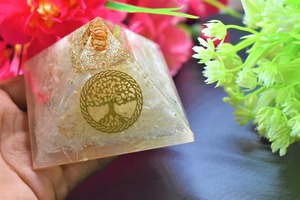 Vente en gros de cristal naturel sélénite orgone pyramide faite à la main Reiki pierre de guérison Chakra énergie mascotte décor à la maison Feng Shui - Product Image 3
