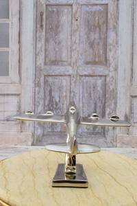 Modelo de avión de plata pulida, escultura de avión de Metal decorativa, adorno de mesa, decoración del hogar, figurita de avión - Product Image 4