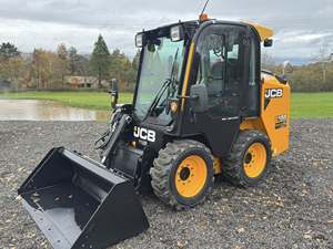 รถตักล้อยาง JCB 155 สีเหลือง เครื่องยนต์ดีเซล สำหรับงานก่อสร้าง ฟาร์ม และอาคาร - Product Image 3