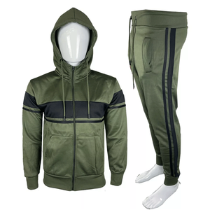Chándal de hombre ecológico de nuevo diseño 2025 con paneles negros con cremallera y bolsillos con cremallera 100% poliéster a prueba de viento para invierno - Product Image 1